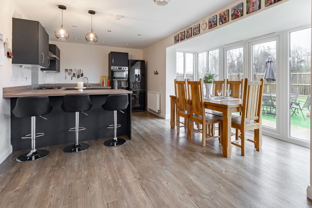 Kitchen/ Dining Area