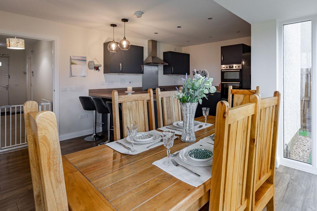 Kitchen/ Dining Area