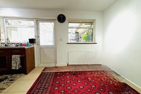 3 bedroom semi-detached house to rent, Rutland Road, Southall, Greater London, UB1