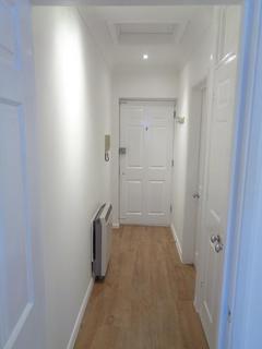Studio to rent, Dolphin Court, Kingsmead Road HP11