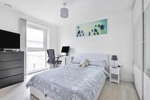 3 bedroom flat to rent, Pell Street London SE8