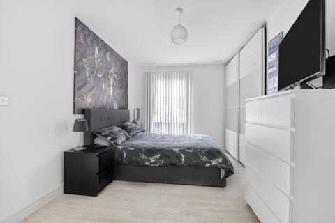 3 bedroom flat to rent, Pell Street London SE8