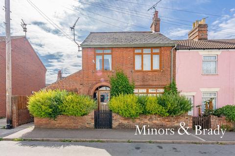 4 bedroom end of terrace house for sale, Morton Road, Pakefield