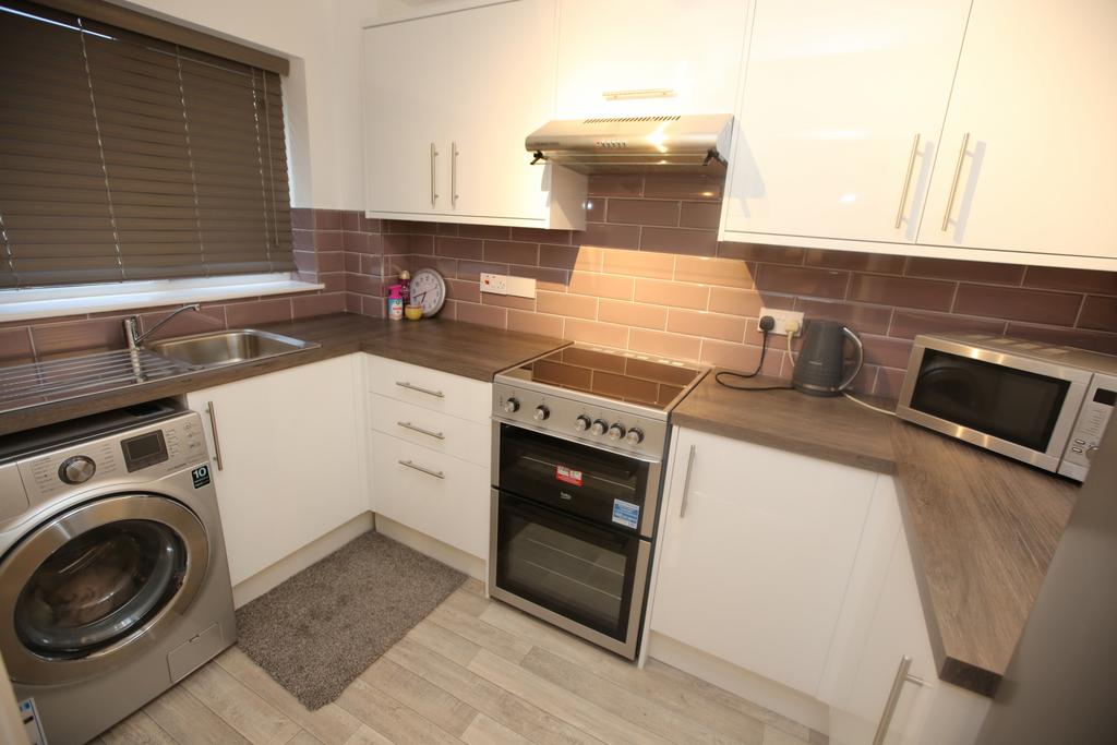 One bedroom ground floor flat to let