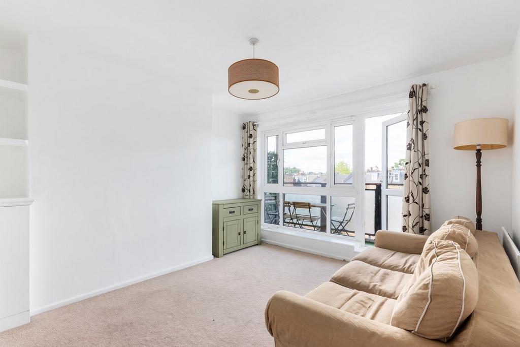 Cardross Street, Hammersmith W6 2 bed flat to rent £2,150 pcm (£496 pw)