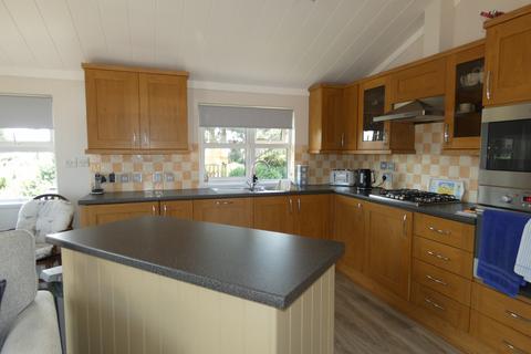 2 bedroom lodge for sale, Seaview Avenue, CO5 8DA