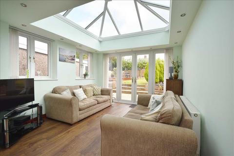 4 bedroom semi-detached house for sale, Highfield Road South, Chorley