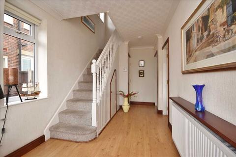 4 bedroom semi-detached house for sale, Highfield Road South, Chorley