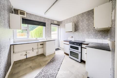 8 Dryden Grove, Birmingham, B27 7QW
