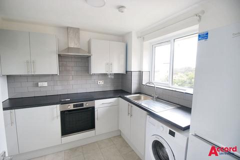 2 bedroom apartment to rent, Millhaven Close, Romford, RM6