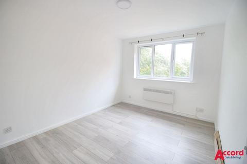 2 bedroom apartment to rent, Millhaven Close, Romford, RM6