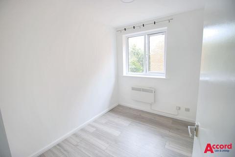 2 bedroom apartment to rent, Millhaven Close, Romford, RM6