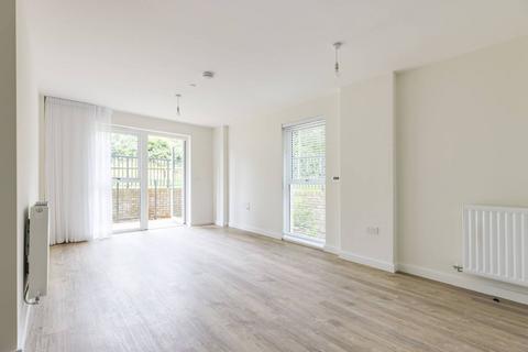 2 bedroom flat to rent, Borders Lane, Loughton, IG10