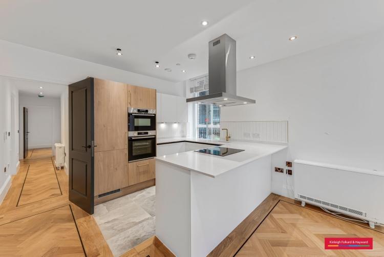 Oakwood Court London W14 2 bed apartment to rent £3,250 pcm (£750 pw)