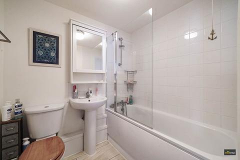 53a Redclyffe Road, London, E6 1DT