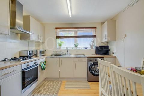 3 bedroom end of terrace house for sale, Runbury Circle, London, NW9