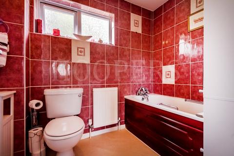 3 bedroom end of terrace house for sale, Runbury Circle, London, NW9