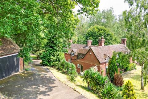 4 bedroom detached house for sale, Greensforge Lane, Stourton, Stourbridge, DY7 5BA