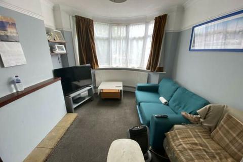 1 bedroom maisonette for sale, Staines Road, Feltham TW14