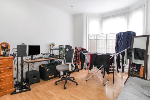 2 bedroom apartment for sale, Harpenden Road, London E12