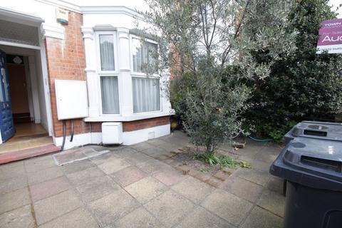 2 bedroom apartment for sale, Harpenden Road, London E12