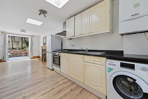 2 bedroom flat to rent, Loftus Road, Shepherds Bush, London W12 7EL