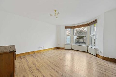 2 bedroom flat to rent, Loftus Road, Shepherds Bush, London W12 7EL