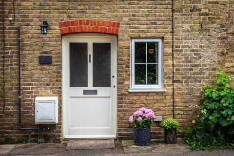 93a The Street, Puttenham, Guildford, GU3 1AT