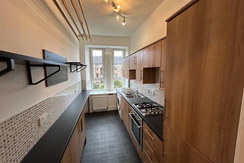 3 bedroom flat to rent, Ballindalloch Drive, Dennistoun, Glasgow, G31