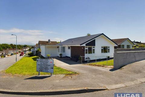 3 bedroom detached bungalow for sale, Greenfield Avenue, Llangefni