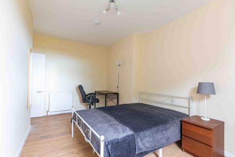 2 bedroom flat to rent, 2992L – Portobello Road, Edinburgh, EH8 7AY