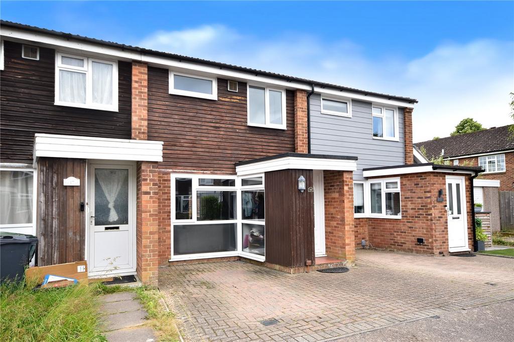 Horley, Surrey, RH6 3 bed terraced house for sale £350,000