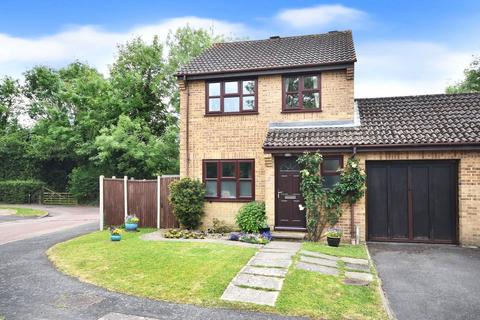 3 bedroom detached house for sale, Smallfield, Surrey, RH6