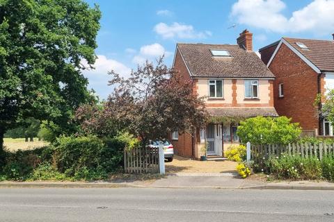 3 bedroom detached house for sale, Salfords, Surrey, RH1