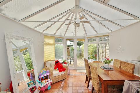 111 Barrington Close, Witney, OX28 5FJ