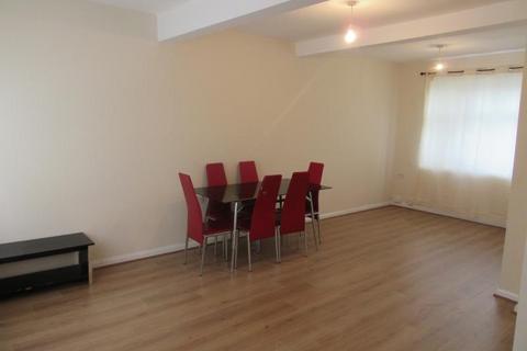 3 bedroom terraced house to rent, Lavender Gardens, Enfield