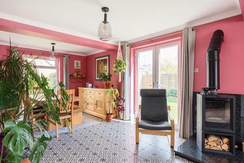 30 Alexander Drive, Cirencester, GL7 1UG