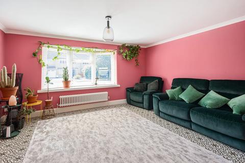 30 Alexander Drive, Cirencester, GL7 1UG