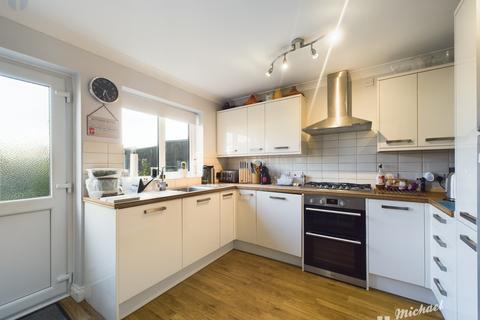 3 bedroom semi-detached house for sale, Wotton Path, Aylesbury, Buckinghamshire