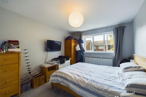 3 bedroom end of terrace house for sale, Wotton Path, Aylesbury, Buckinghamshire