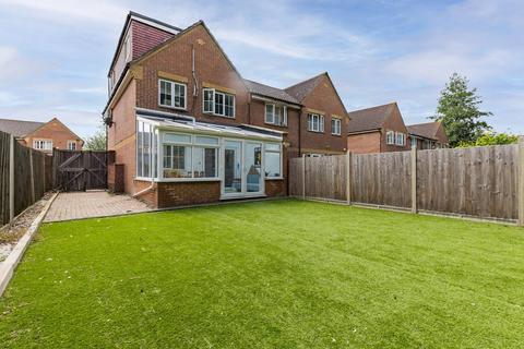 4 bedroom terraced house to rent, Vulcan close, Beckton, London, E6