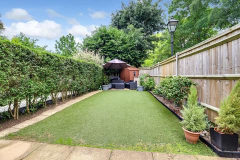 2 Paget Place, Thames Ditton, KT7 0WB