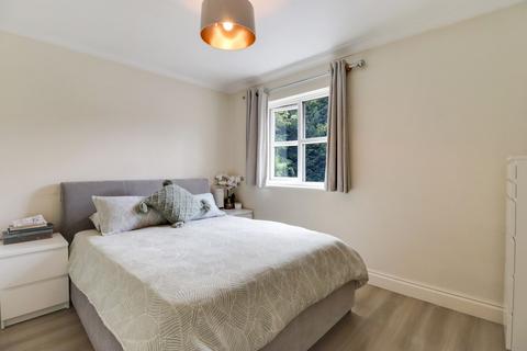 2 Paget Place, Thames Ditton, KT7 0WB