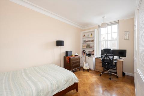 3 bedroom flat for sale, Warwick Gardens, London, W14