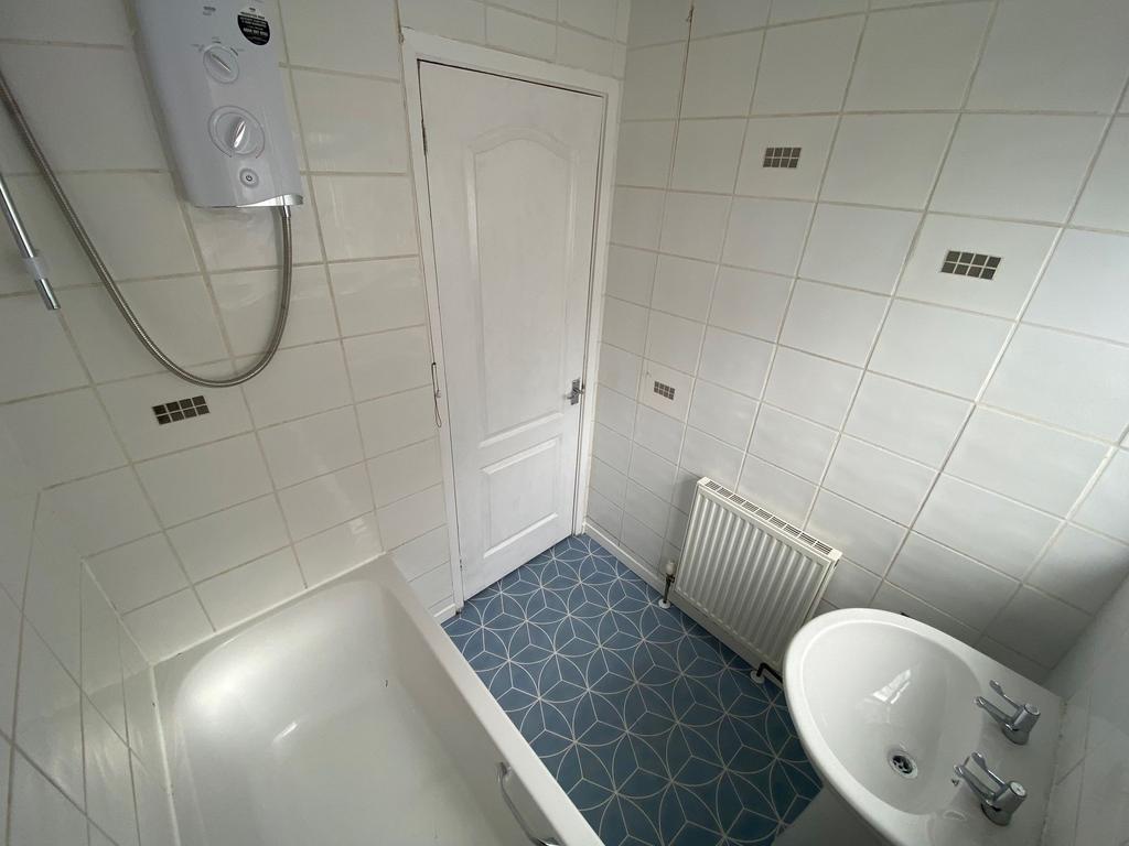 Bathroom &amp; Seperate W/C