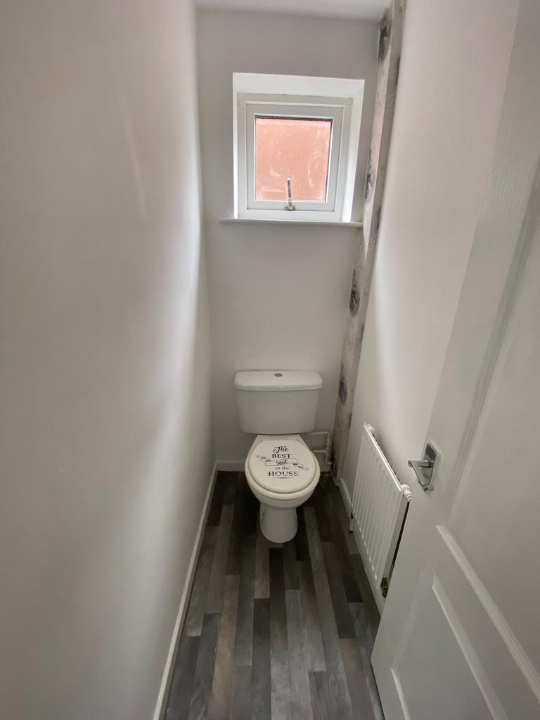 Bathroom &amp; Seperate W/C