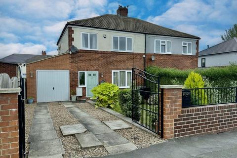 3 bedroom semi-detached house for sale, Lumb Lane, Roberttown, Liversedge, WF15