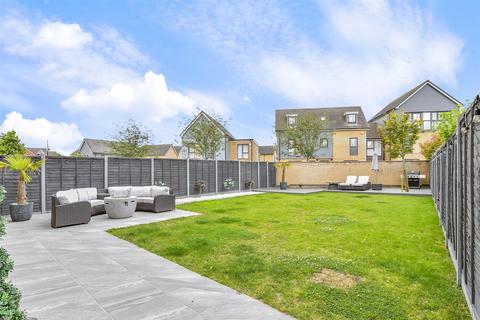 4 bedroom semi-detached house for sale, Westerly Way, St Mary's Island, Chatham, Kent