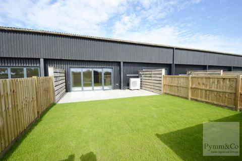 2 bedroom barn conversion to rent, Oak Road, North Walsham NR28