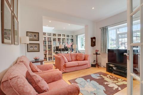 5 Southfields, East Molesey, KT8 0BP